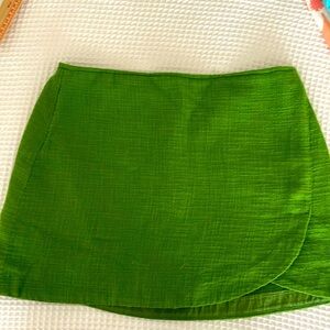Great for St Pattys day. Abercrombie & Fitch skort size L. Very good condition.